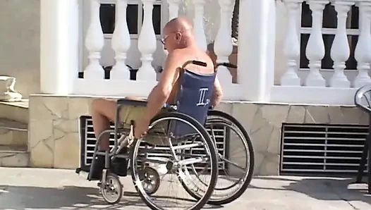 Tante tua dan muda ngentot di taman