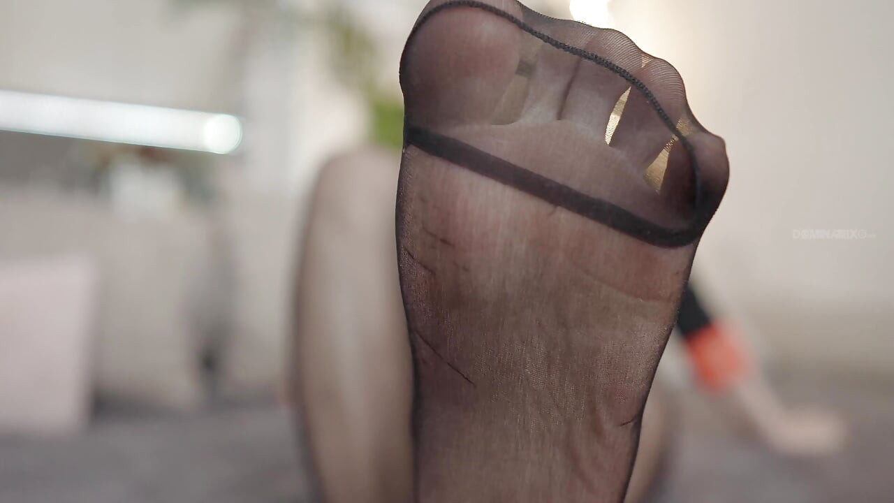 MILF Feet in Nylons!