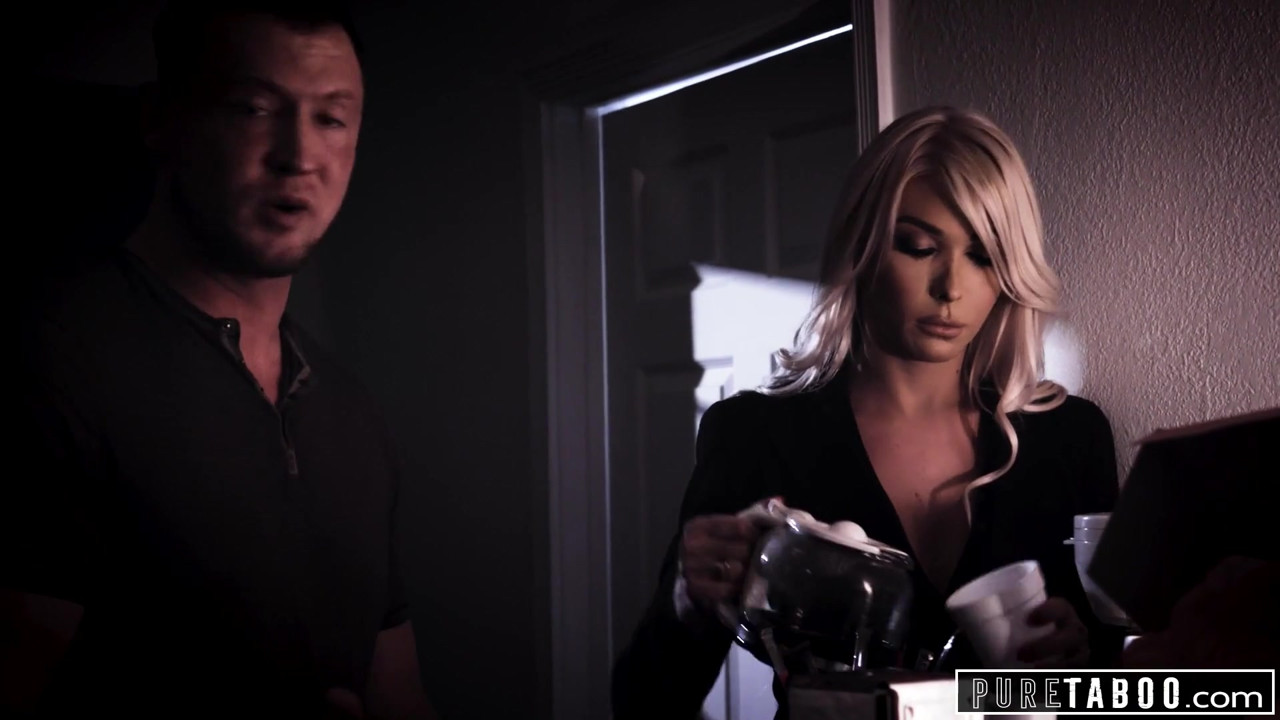 純粋なタブー、セクシートランスガールが悲しみの男をやる