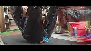 BDSM Analne Igre u Lateks Catsuitu.