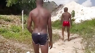 Menyetubuhinya di sungai