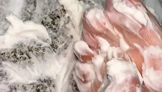 Schlagsahne auf meine nackten füße