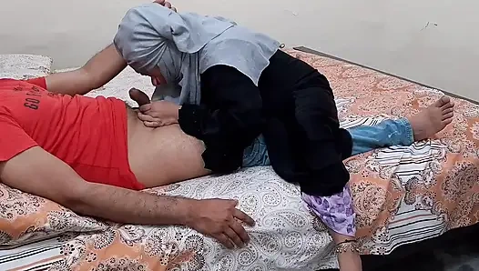 Video rekaman seks romantis gadis india berhijab dientot habis-habisan di kamar hotel