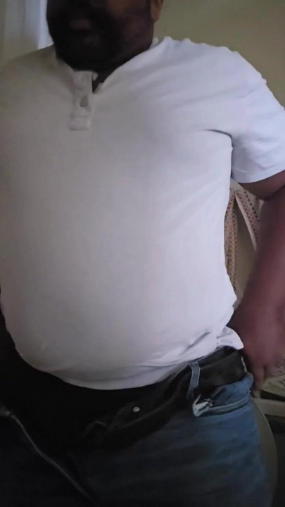 勃起したチンコをズボンの中に押し込まなくて済むように、もっと動画に射精し始めてほしい