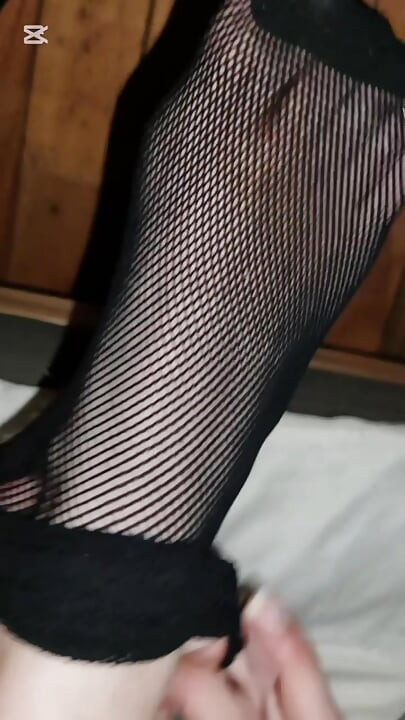 Tante seksi amatir favoritmu lagi bugil sambil menggoda budak seksnya