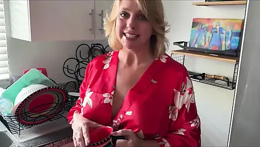 Üvey annenin cinsel iştahını keşfediyor - Brianna Beach - önce üvey anne geliyor