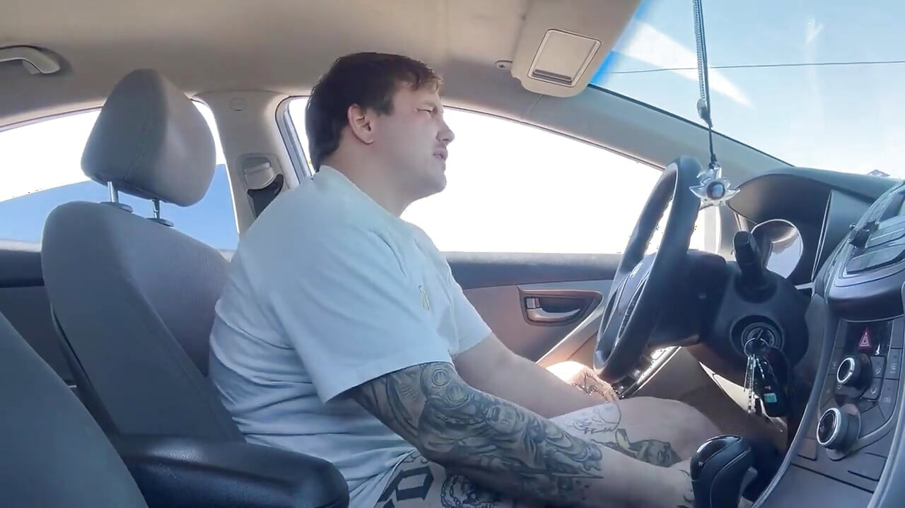 BBW Teściowa Josie Jaxxon rucha nieznajomego w samochodzie