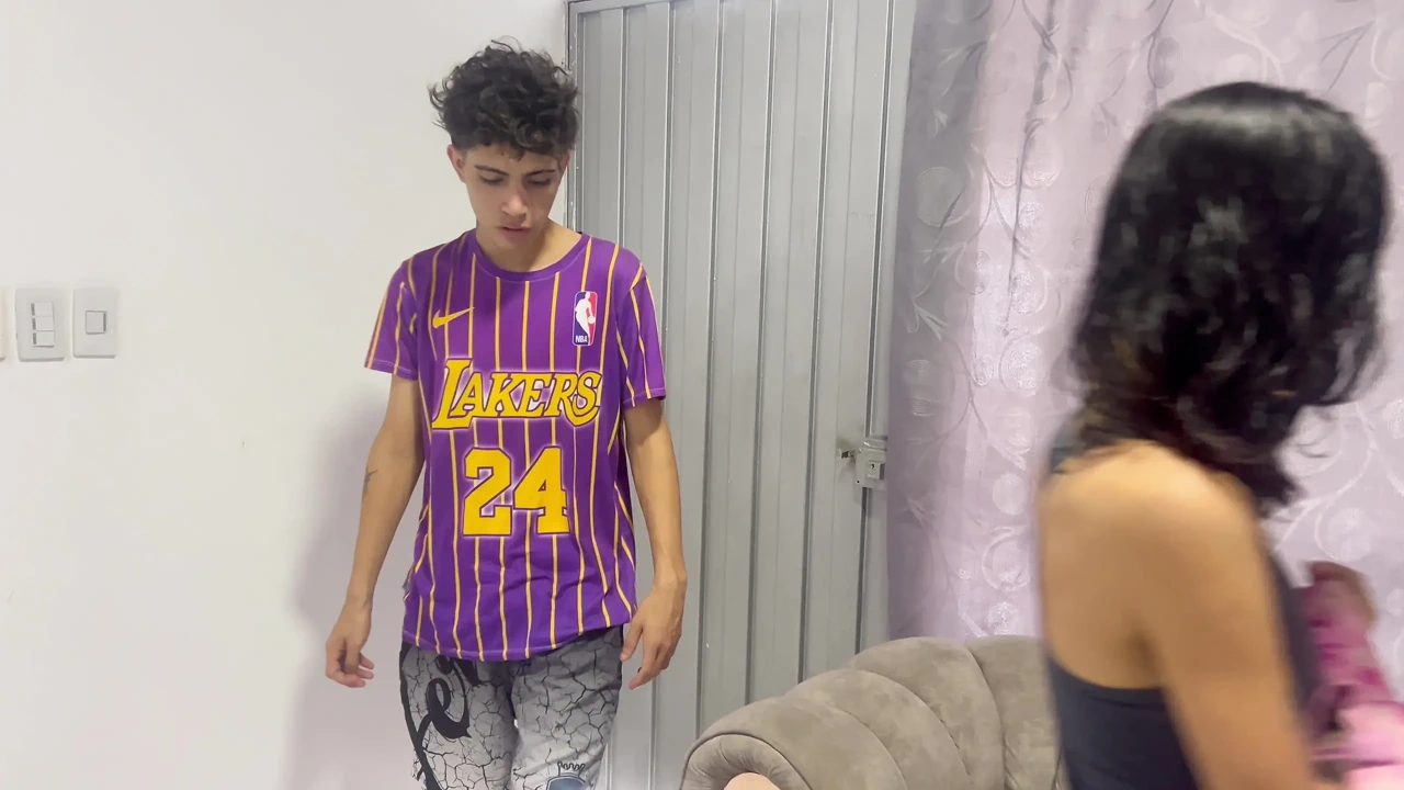 女孩得到一个很好的屁股操逼