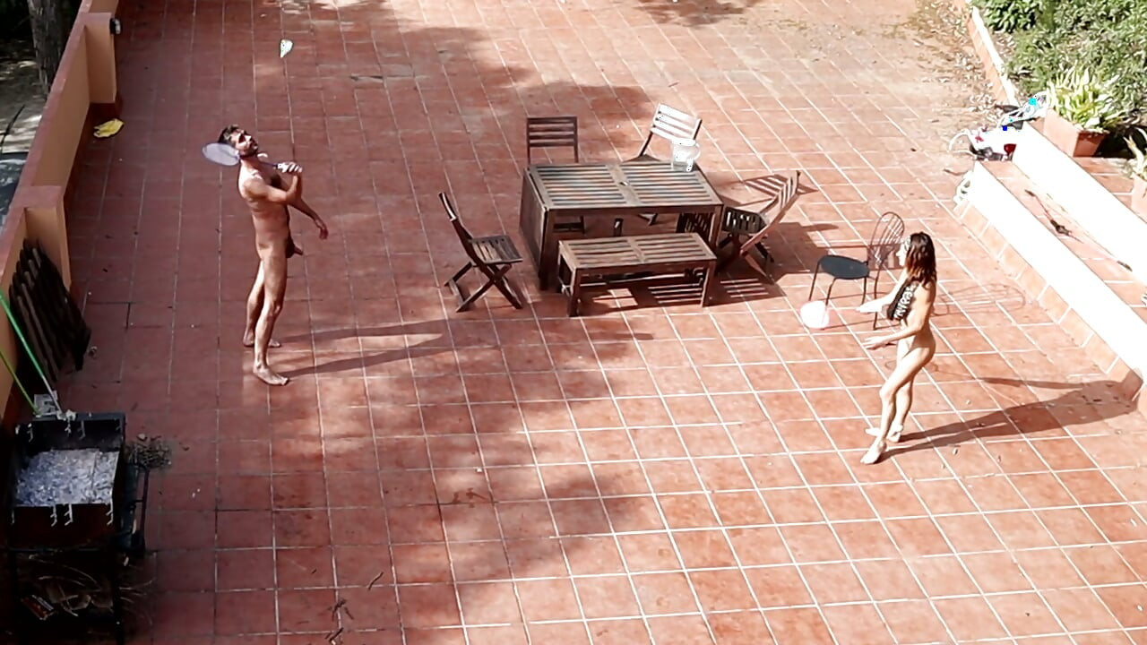 Casal flagrado fodendo no pátio