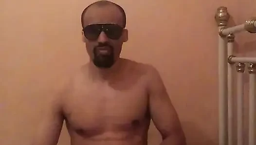Seni sonuna kadar izlemeye devam edecek cazibe ve azdırma ile dolu samimi bir an