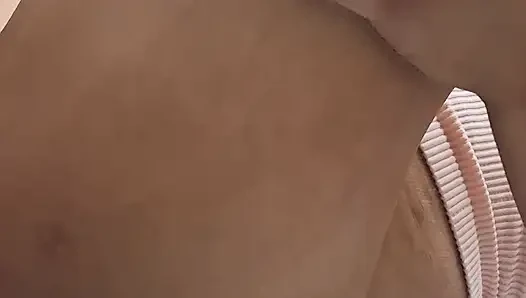 Amateur-milf im hotelbad von großem weißem schwanz gefickt und abspritzen vollgespritzt