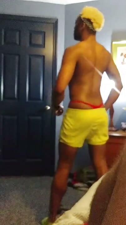 Roommate Films Roommate Working Out!