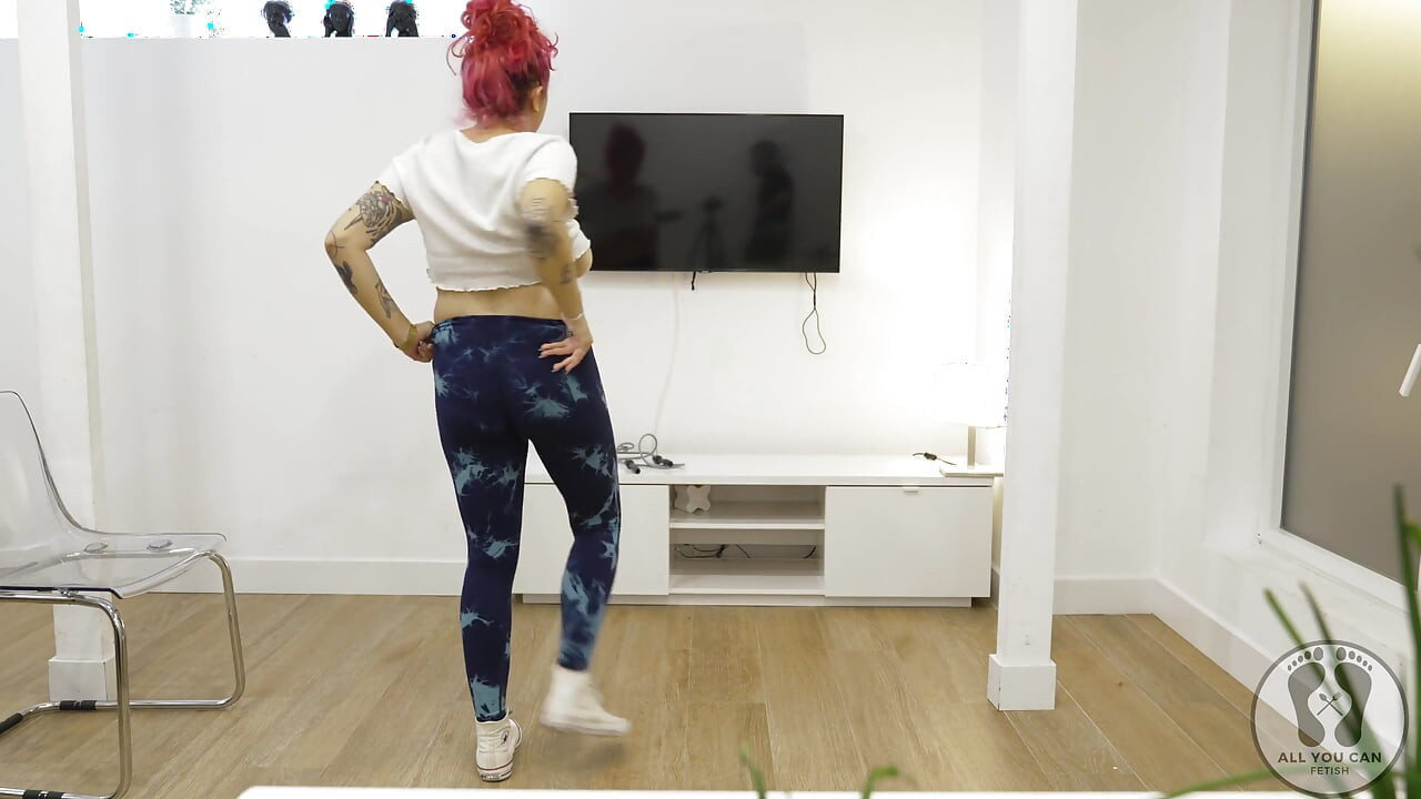 Trening jogi rozgrzewka skoki jacks skipping rope Duże cycki