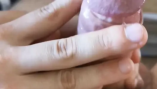 Ngentot cowok ini nggak ada habisnya untuk ngentot, cewek penurut ini nyepong kontol, dicrot di dalam, dan kulup
