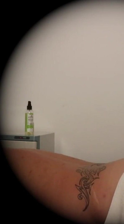 Tori - handjob cam trong phòng