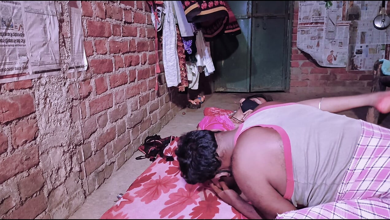 Sister-in-law's pussy was quenched by licking her thirst, then brother-in-law caught her and had sex and quenched the fire by licking the pussy, Indian sister-in-law, Indian girls, Indian couple girls, Indian girl.