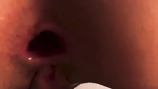 Athena fickte anal hart und gespreizt