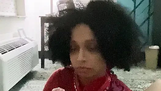 Slave Daddy'nin büyük yarağını okşuyor