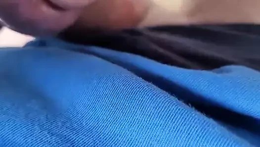 Yarağımla oynuyorum oynamak çok güzel