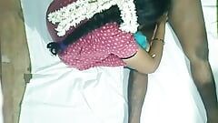 Тамільська тітонька займається плавним сексом із сільським хлопцем