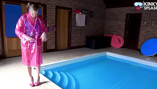 Berenang & main di pvc mac, lateks dan sepatu hak tinggi