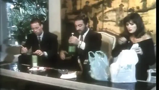 Seksi kıllı amcık yalıyor büyük yarak emiyor... ağzına boşalma