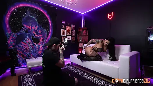 Connie Perignon bir yarağı dağınık bir sonla tatmin ediyor