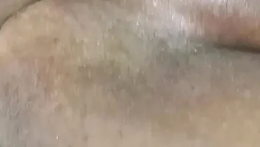 Die muschi meiner stieftante wurde mit Öl massiert und gefingert.