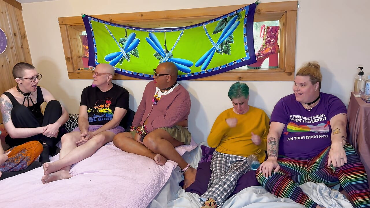 Queer Einvernehmlich wahrheit oder pflicht - Cliff Media Productions