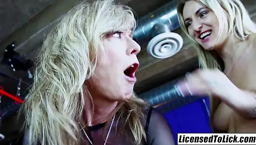 Licensed to lick - pengalaman seks threesome lesbian natalia starr