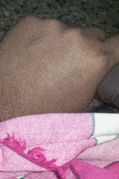 インドのホットなゲイボーイがキスしながらアナルを交わす