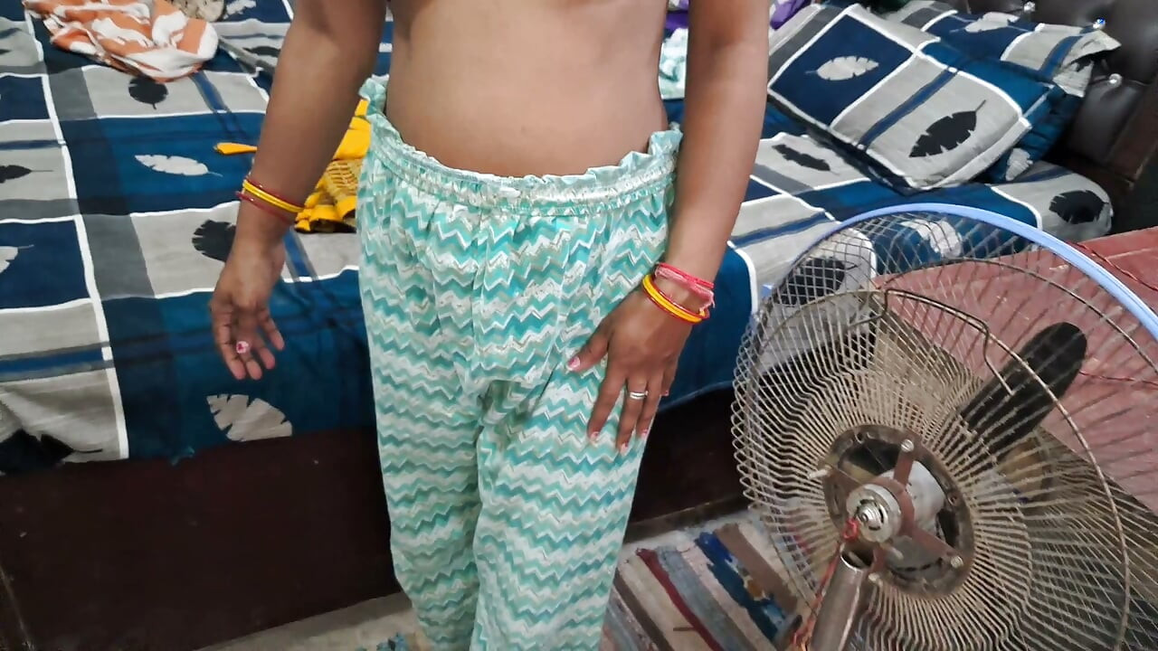 Heet Indiaans desi bhabhi zuigt grote Indiase pik tot kloppende cum in de mond volledige video hd