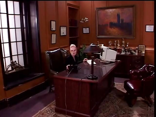 Belangrijkste schreeuwende brunette slet