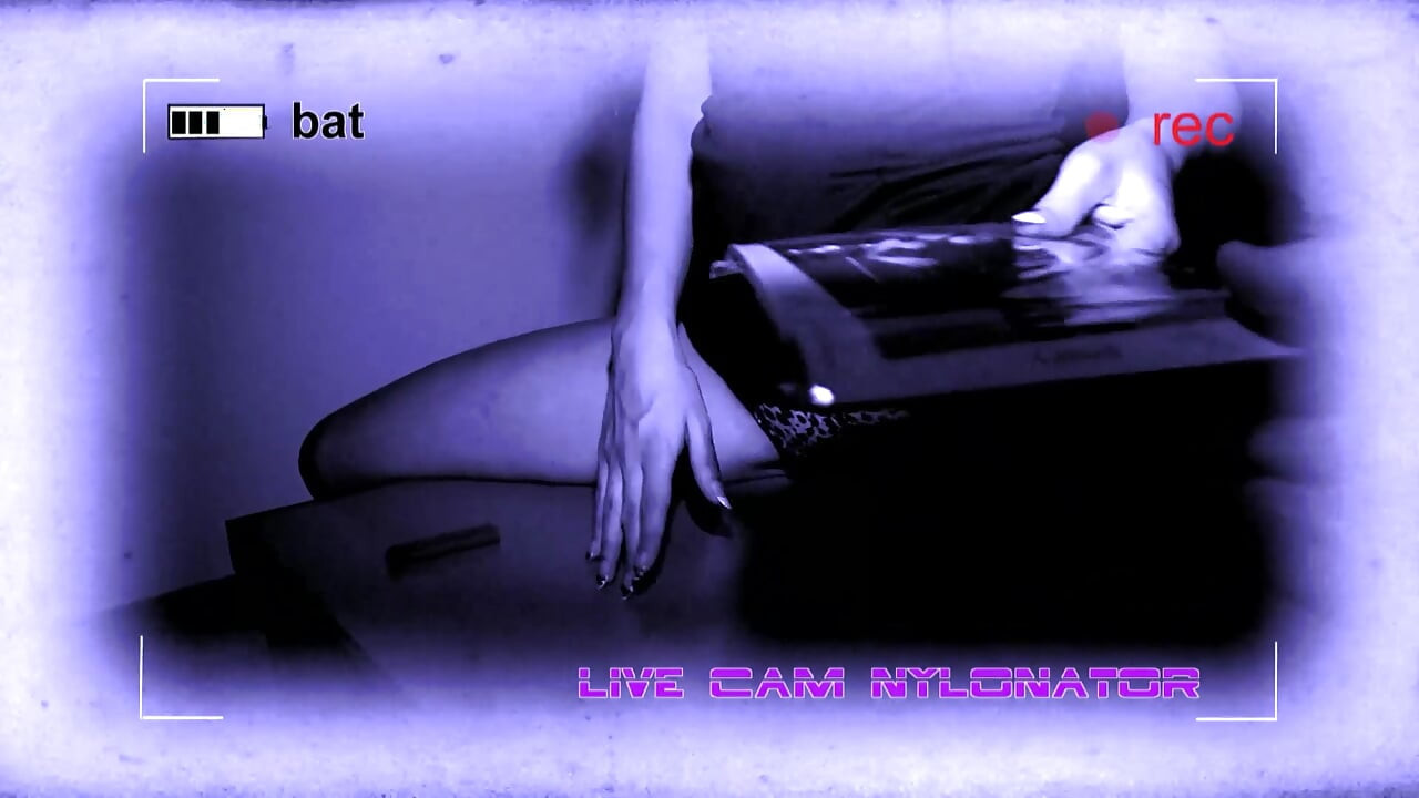 Canlı Kamera Naylon Çoraplı Ateşli Naylon Takma Yarakla Sikişiyor