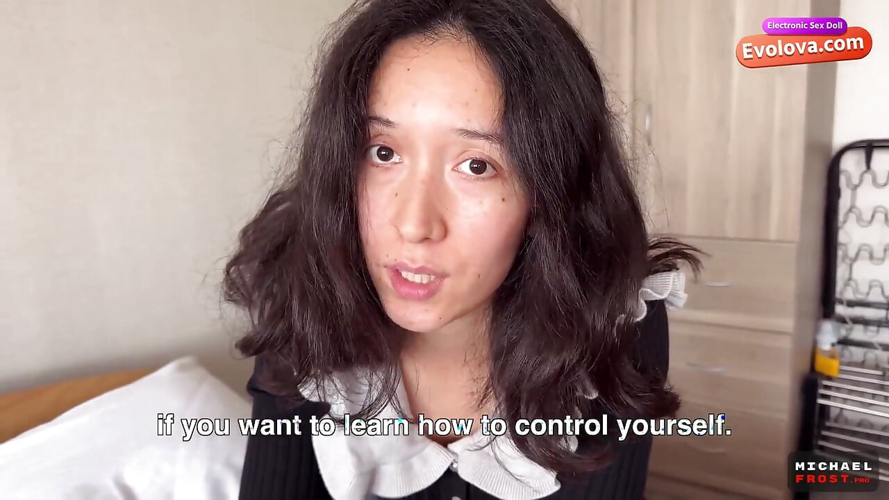 Evolova 전자 섹스 인형의 도움으로 배다른 아들 문제를 해결하는 계모