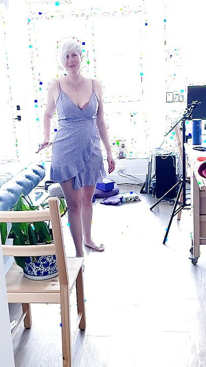 Üvey anne seni izlerken yakalıyor ve boşaltıyor - orta yaşlı seksi kadın 31 talimatı