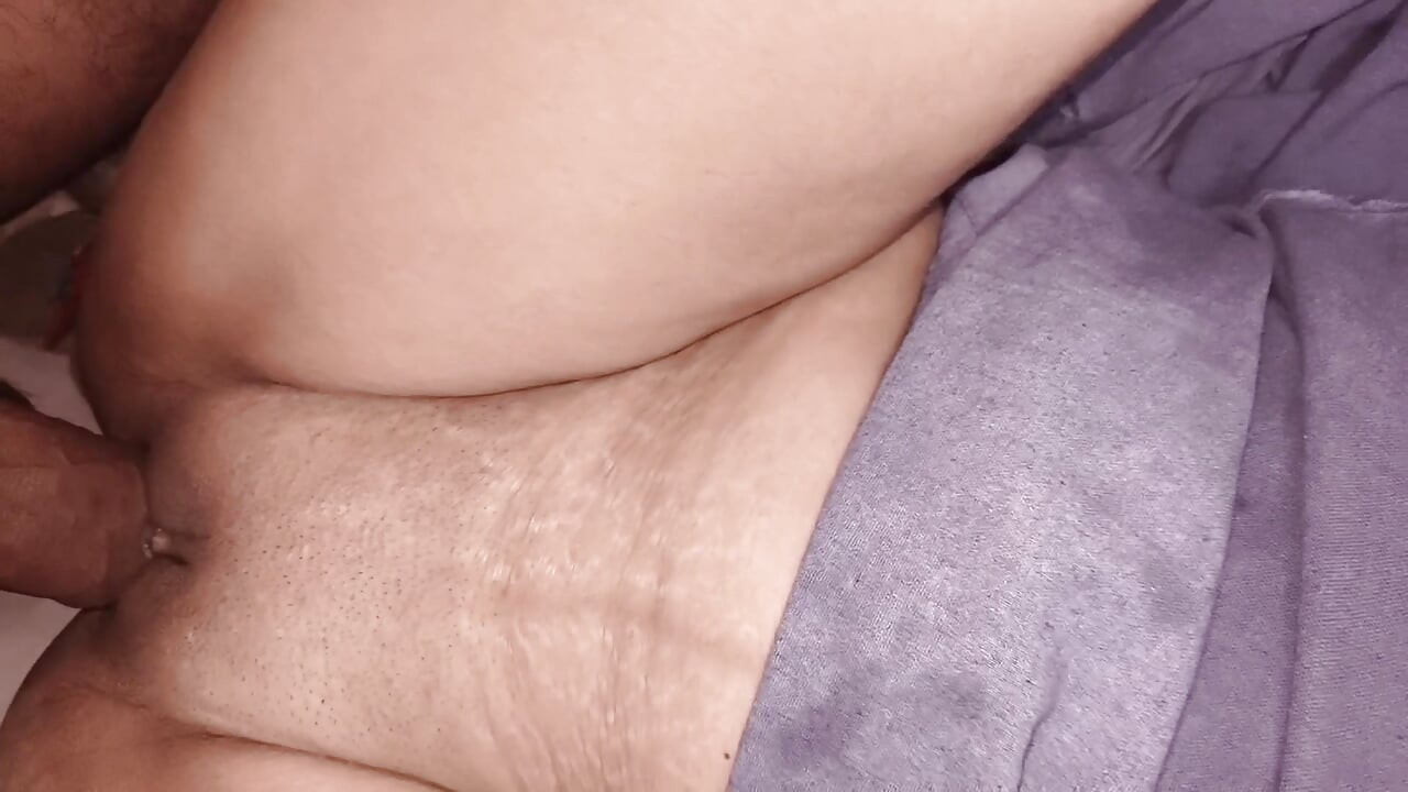 Before fucking daughter-in-law at night, father-in-law sucked my pussy so much that daughter-in-law screamed.