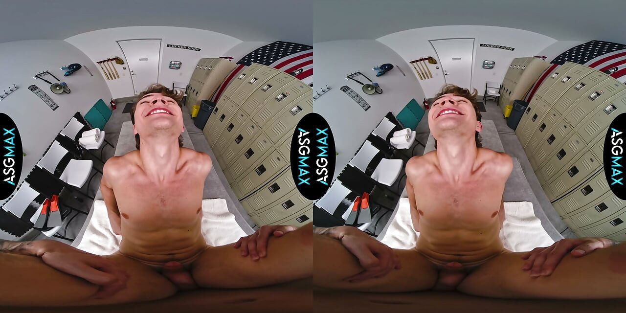 ASGMAX VR - Antrenör JAYDEN MARCOS Soyunma Odasında Kolej Sporcusunu Baştan Çıkarıp Sikiyor