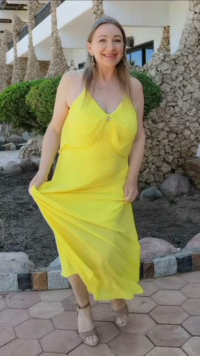 Fan in yellow dress