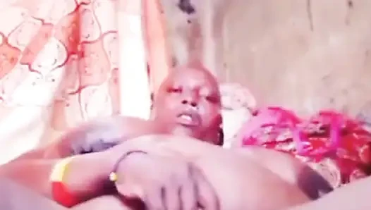 Viral Kenyan Fat Mature Woman Masturbating Her Pussy