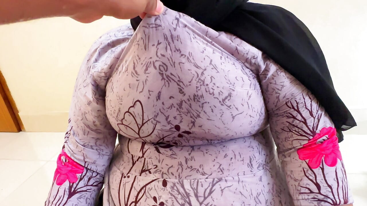 Unexpected Dirty Sex with Arabian Beauty Big Ass & Huge Boobs Maid While She Cleans - Cum Unlimited