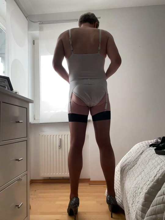Sissy bondage