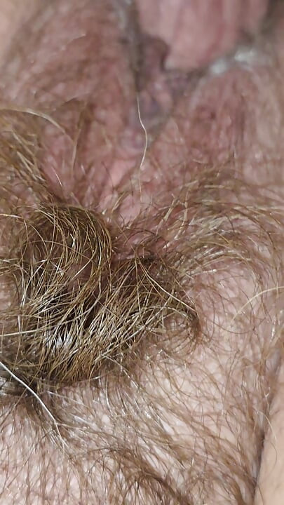 Ich fülle ihre muschi, bis sie überquirtet