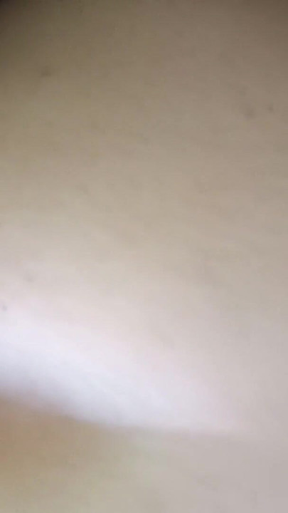 Školarka Hvata Jeftinu Tkaninu | Isječak 1