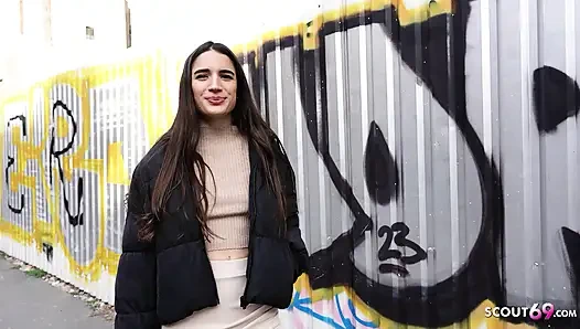 German scout - gadis perancis langsing candie luciani orgasme di ruangan casting