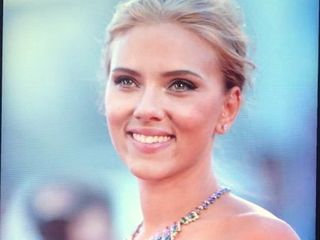Scarlett Johansson pancut penghormatan 2