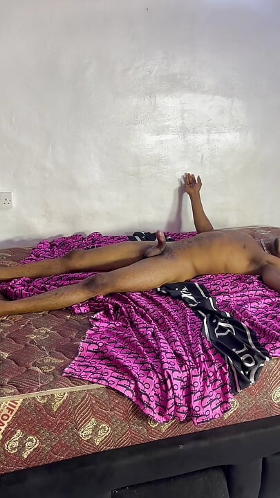 Sua gozada no pau grande minha pequena buceta raspada fértil