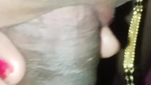 Desi bhabhi ko land munh mein dekhkar chut faadi