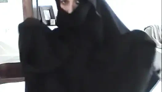 Büyük yarak emiyor ayakla muamele, ayak fetişi