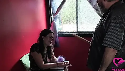 Üniversite öğrencisinin götü öğretmen tarafından funzze anal vibratörle sikiliyor